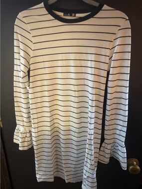 Siva-Black & White Striped Ruffle-Sleeve Dress